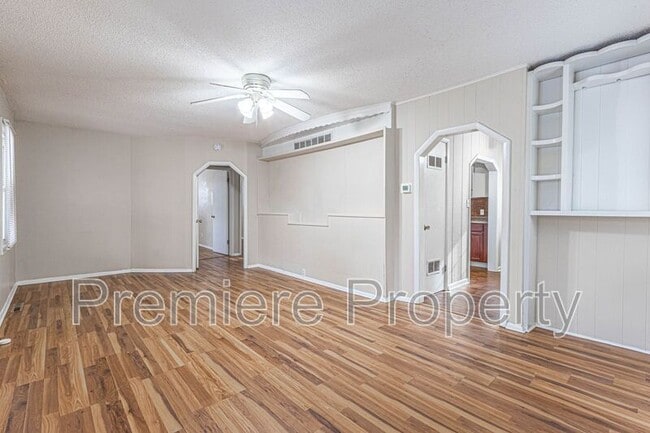 Photo - 7111 NE 52nd St