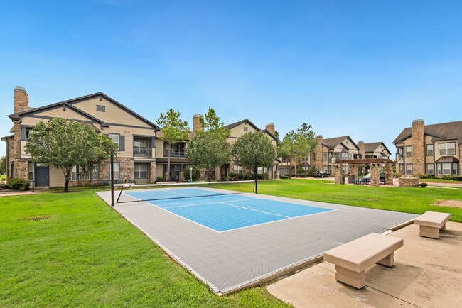 Cancha de pickleball en Katy Ranch Apartments | Disfruta de los deportes en Katy, TX