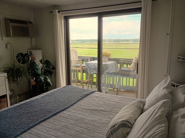 Studio with beautiful views - 415 Ocean Blvd Unit Sunny Beach Studio with Annual Lease