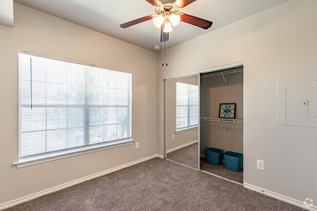 2BR, 2BA - 945SF - 2nd Bedroom