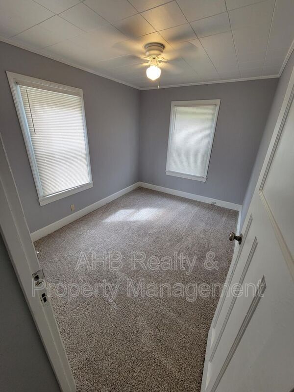 Photo - 1104 W Webb Ave