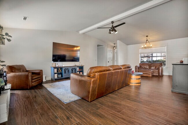 Photo - 1703 Willard St