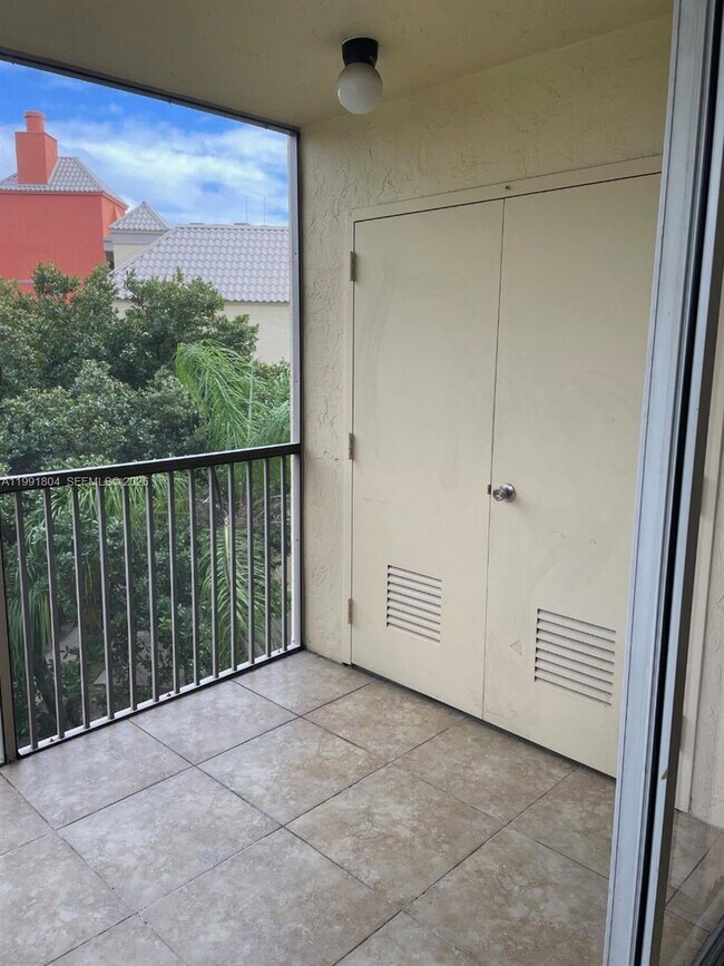 Photo - 8255 Lake Dr Unit 401