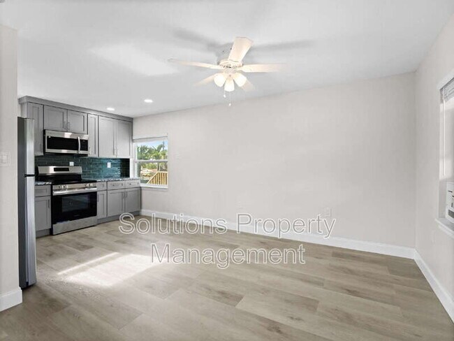 Photo - 101 Deland Ave Unidad 5