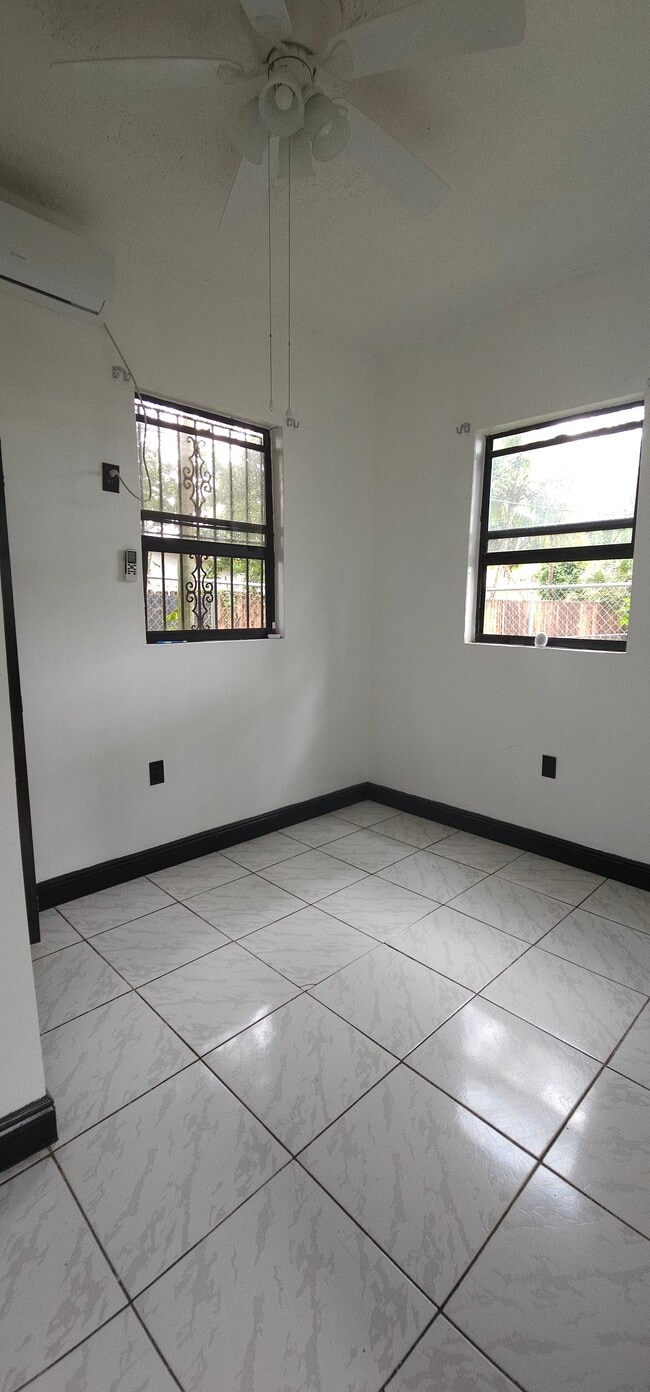 Photo - 1575 NE 141st St