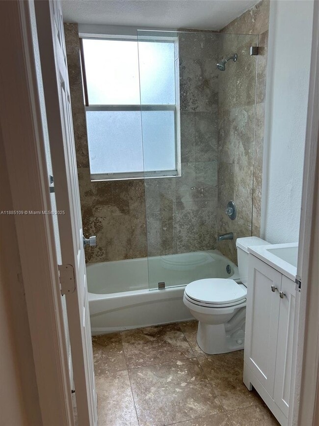 Photo - 953 SW 10th St Unit 2