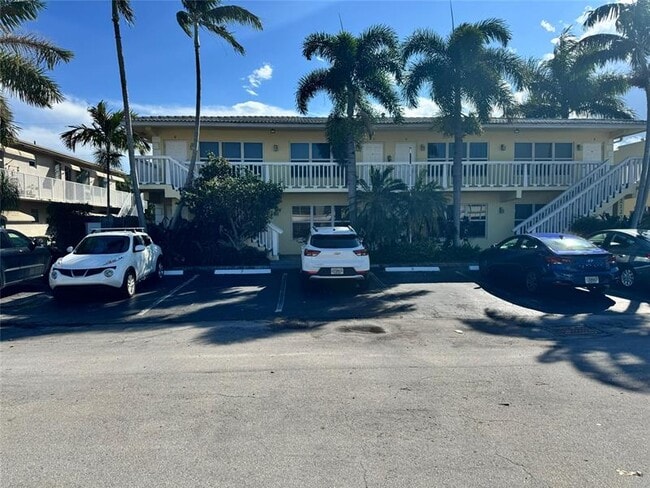 Building Photo - 2120 NE 42nd Ct Unit 6