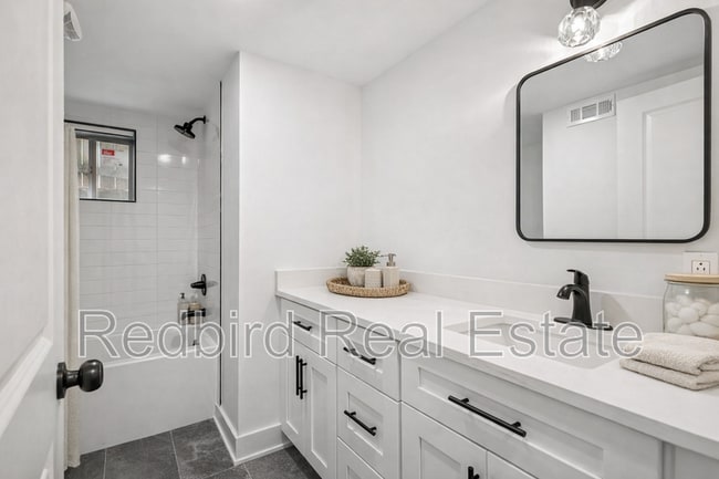 Photo - 611 S 12th St Unit B