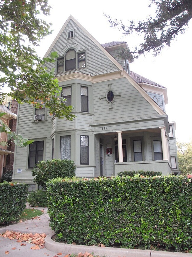 Photo - 512 W 3rd St