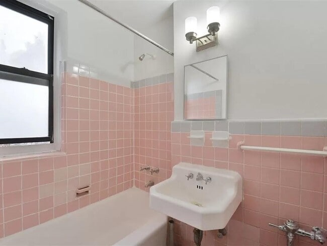 Photo - 2420 Morris Ave Unit 5J