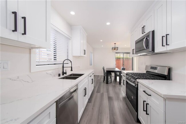 Kitchen - 13825 Beaver St Townhome