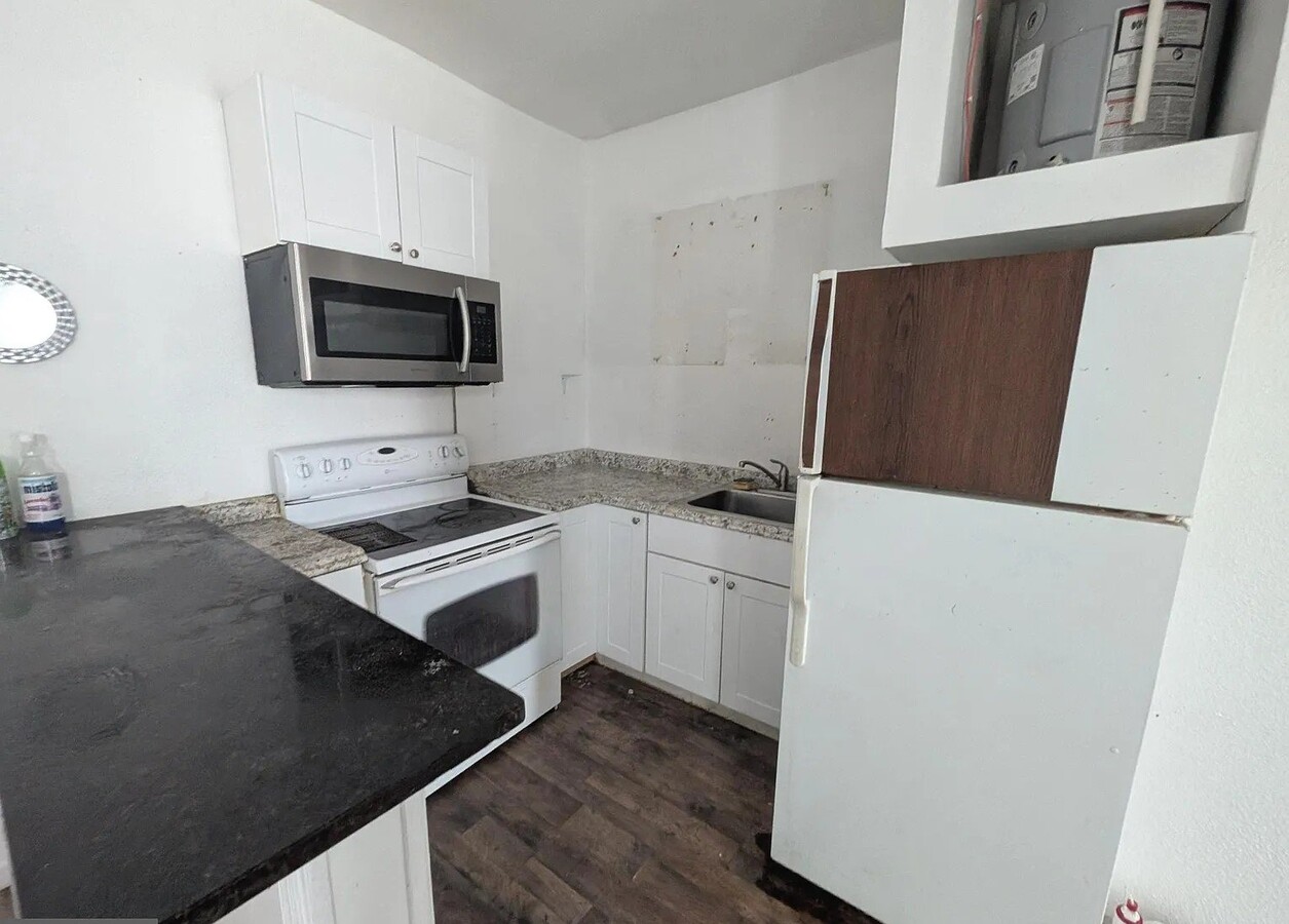 Photo - 1746 Orthodox St Unit c