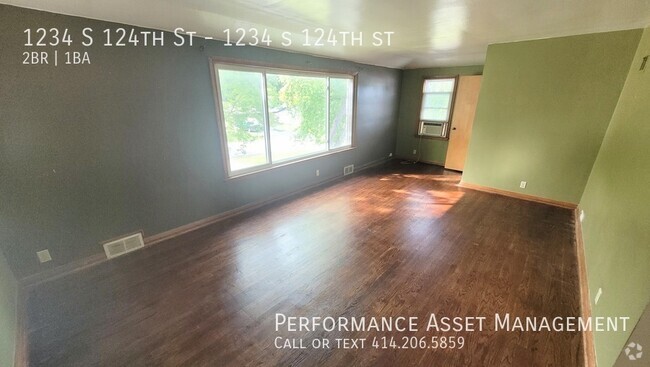 Building Photo - Charming 2-Bedroom Duplex in West Allis Unit 1234 s 124th st Rental