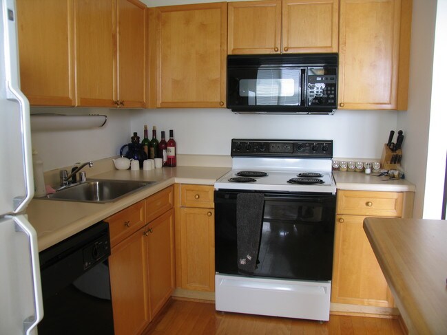 Kitchen - 1700 E 56th St Apartments Unit High floor