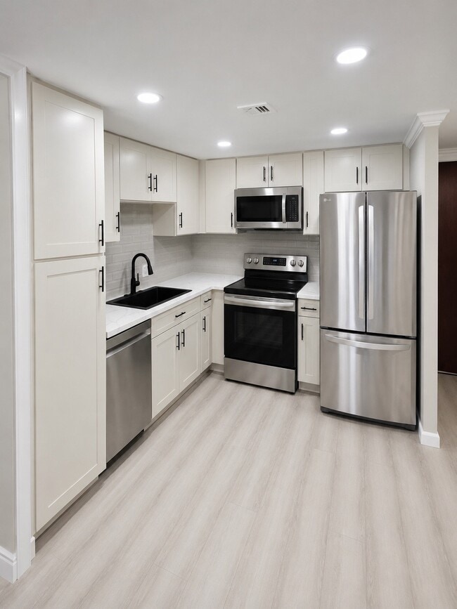 Photo - 2016 Main St Unit 903