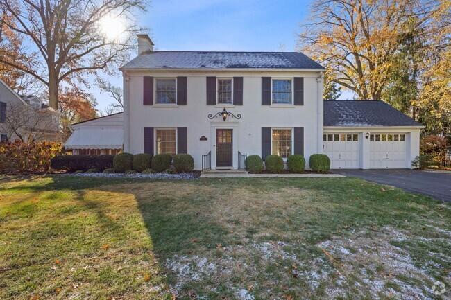 Building Photo - Mariemont- Gorgeous 3 bed 3 bath Rental