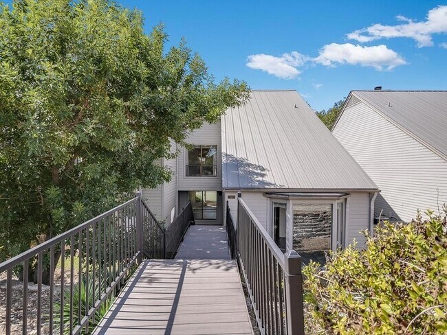 Photo - 147 World of Tennis Sq