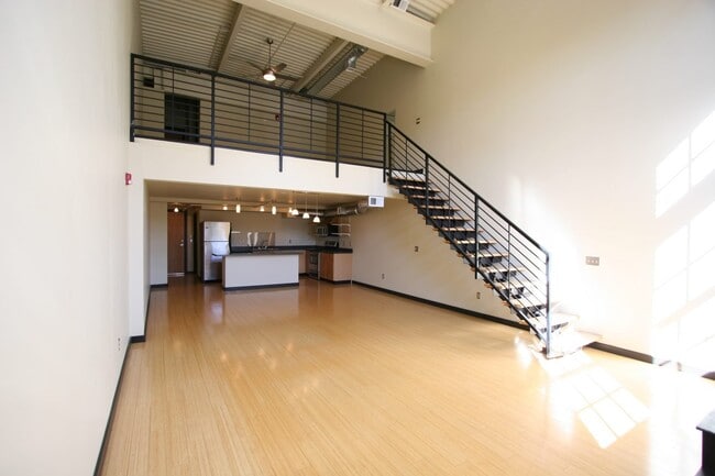 Building Photo - 300 Tijeras Ave NE Unit 316