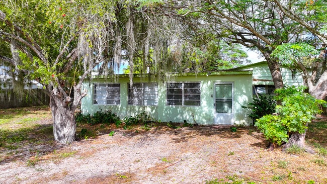 Building Photo - 12 Grape Ln