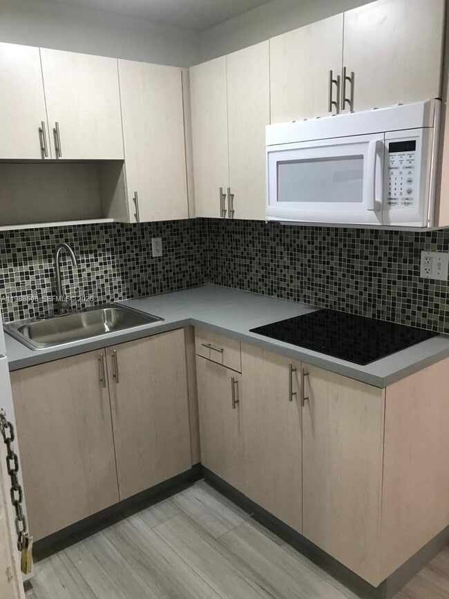 Photo - 2730 Collins Ave Unidad 312