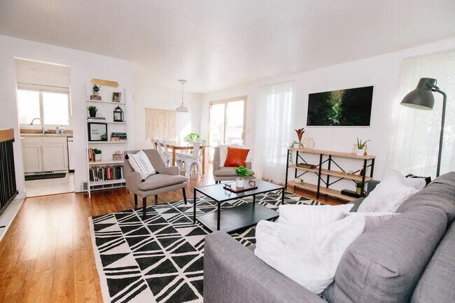 Photo - Charming 5-Bedroom Home in Club Crest