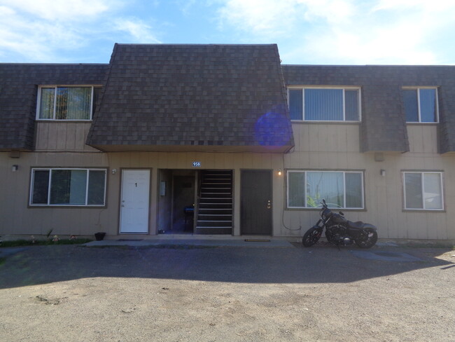 Building Photo - 958 S Barrett Rd Unit 4
