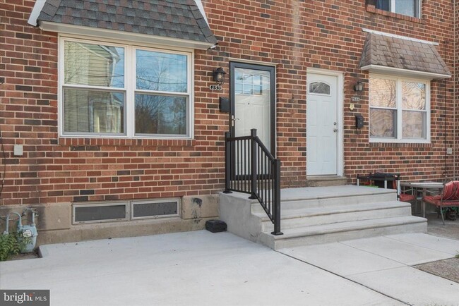 Photo - 253 S Main St Townhome