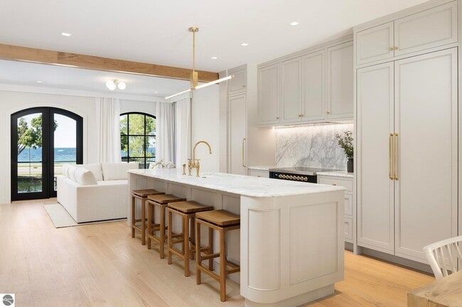 Photo - 100 N Park St