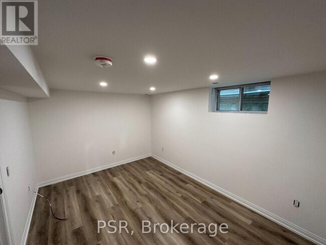 Photo - 25 Coulson Ave Unit Lower