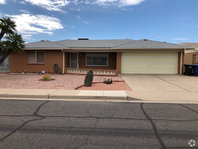 Building Photo - 2 Bed 2 Bath Home in Sunland Village- Loca...