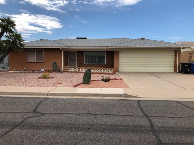 Building Photo - 2 Bed 2 Bath Home in Sunland Village- Loca...