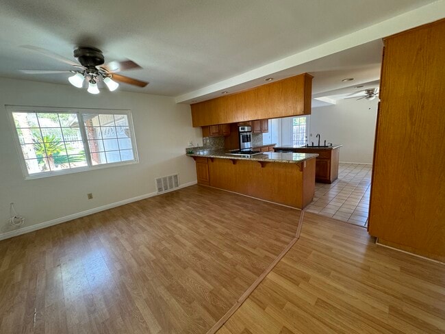 Photo - 1725 Hillcrest Ln