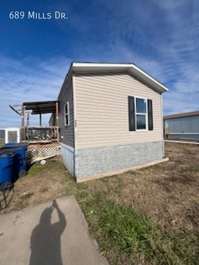 Photo - 689 W Mills Dr