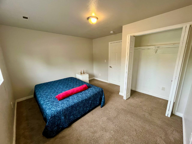 Building Photo - 546 E Delno Dr Rental