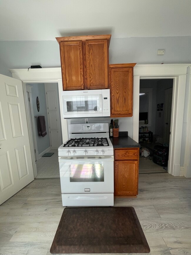 Kitchen - 641 Fillmore St NE Unit Lower