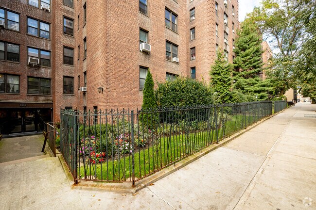 83-30 118th Street - 83-30 118th St