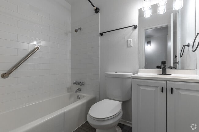 3BR, 2BA - 1,170SF - Bathroom
