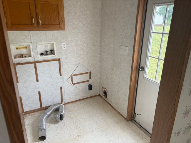 Photo - 2390 Claremont Rd