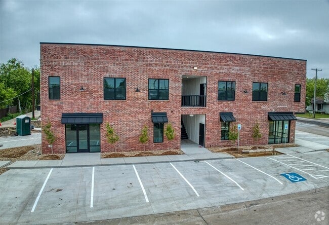 Building Photo - 201 E 5th St Unit TBD201 Rental