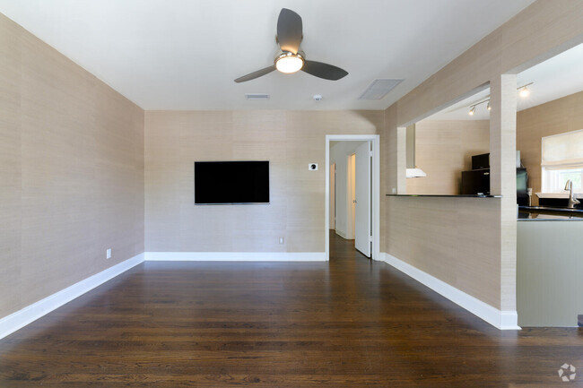 Building Photo - 123 N Palmway Unit Guest House
