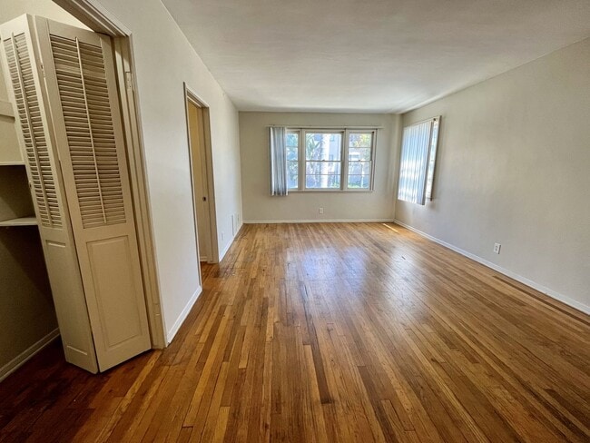 Photo - 605 Kelton Ave