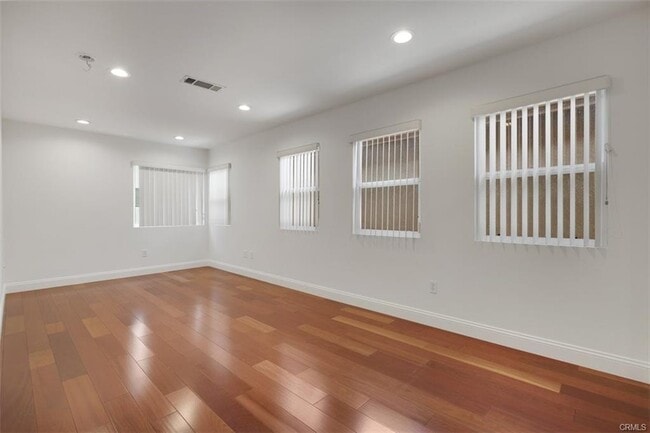 Building Photo - 14526 Weddington St Rental