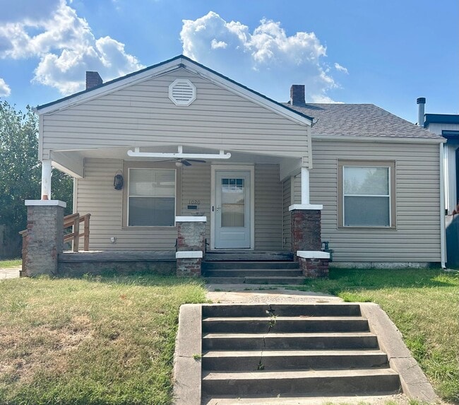 Building Photo - 1020 S Quincy Ave