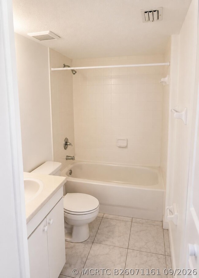 925 NE 34th Ave Unit 103