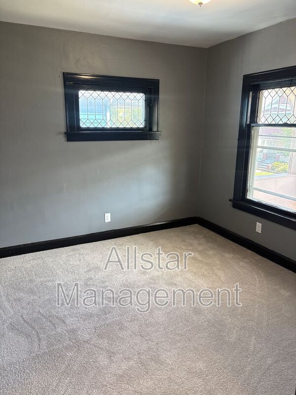 11909 Parkhill Ave Unidad Up Unit