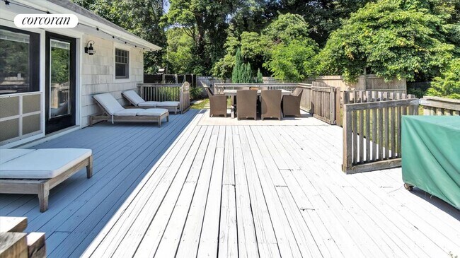 Photo - 82 Three Mile Harbor Hog Creek Rd