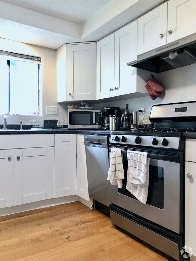 Building Photo - 25 Bromfield Rd Unit A Rental