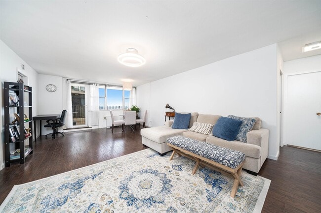 Building Photo - 6040 JFK Blvd E Unit 31 A Rental