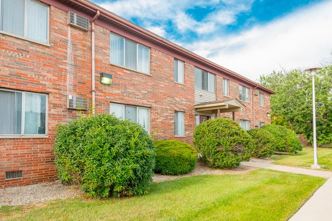 Golf Manor Apartments