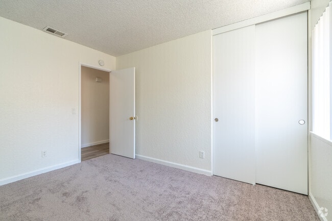 2BR, 1BA - 1025SF - Bedroom